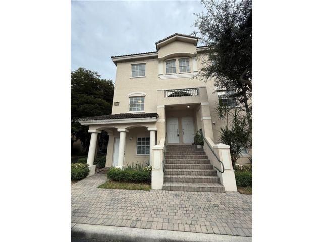  3 BR,  2.50 BTH &nbsp;Condo style home in Medley