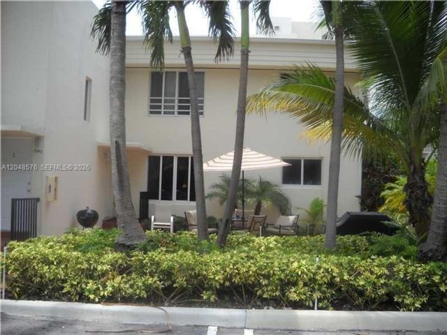  2 BR,  2.00 BTH &nbsp;Apartment style home in Bal Harbour
