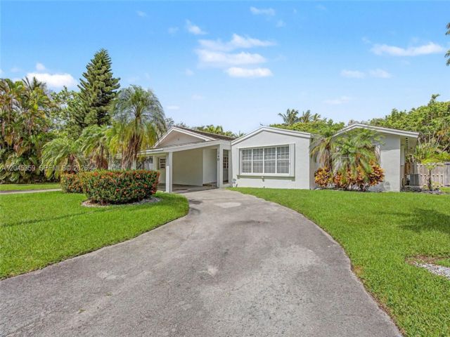  5 BR,  5.00 BTH &nbsp; style home in Key Biscayne