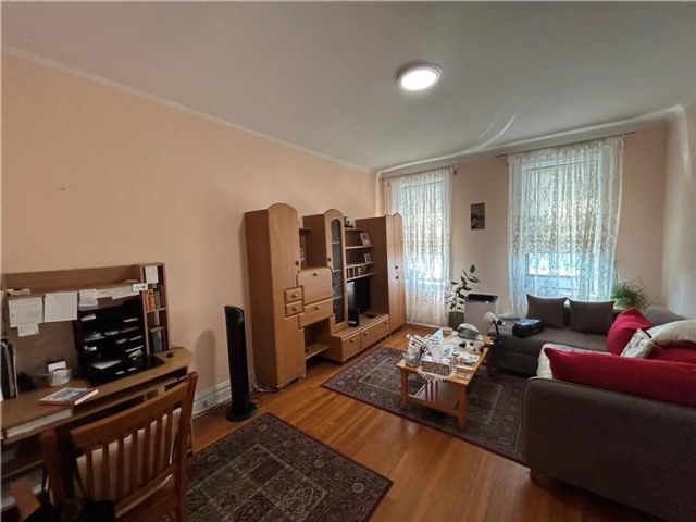  1 BR,  1.00 BTH &nbsp;Co-op style home in Brighton Beach