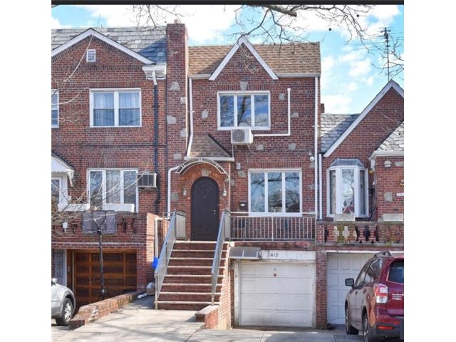  2 BR,  3.00 BTH &nbsp;Single family style home in Marine Park