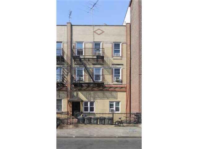  6 BR,  6.00 BTH &nbsp;Multi-family style home in Bensonhurst
