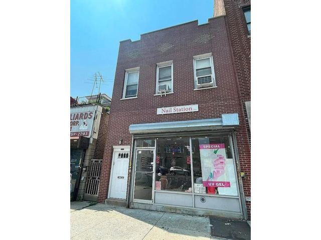 Studio,  0.00 BTH &nbsp;Mixed use style home in Bensonhurst