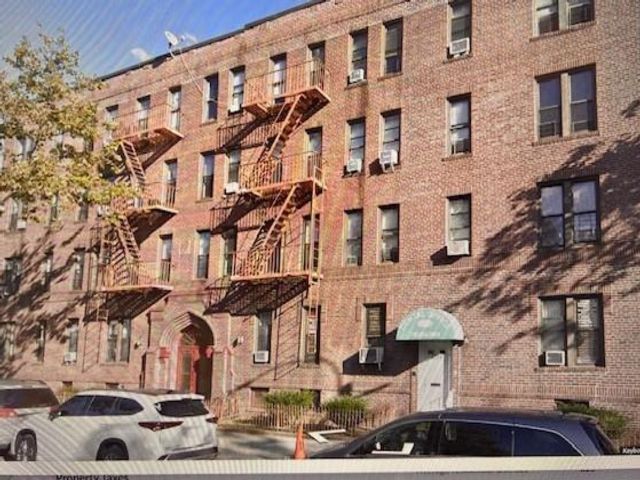 Studio,  0.00 BTH &nbsp;Mixed use style home in Bensonhurst