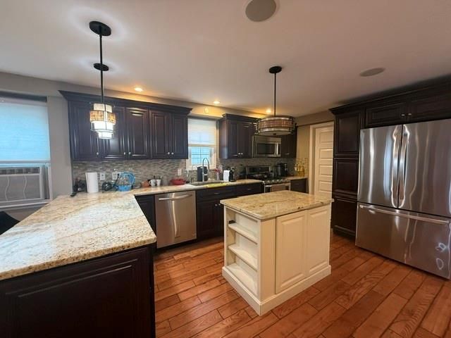  3 BR,  2.00 BTH &nbsp;Single family style home in Gerritsen Beach