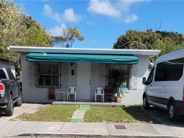  2 BR,  1.00 BTH &nbsp; style home in El Portal