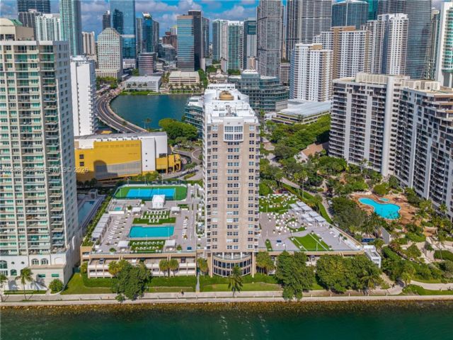  2 BR,  2.00 BTH &nbsp; style home in Miami