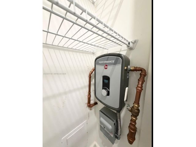 [PHOTO]