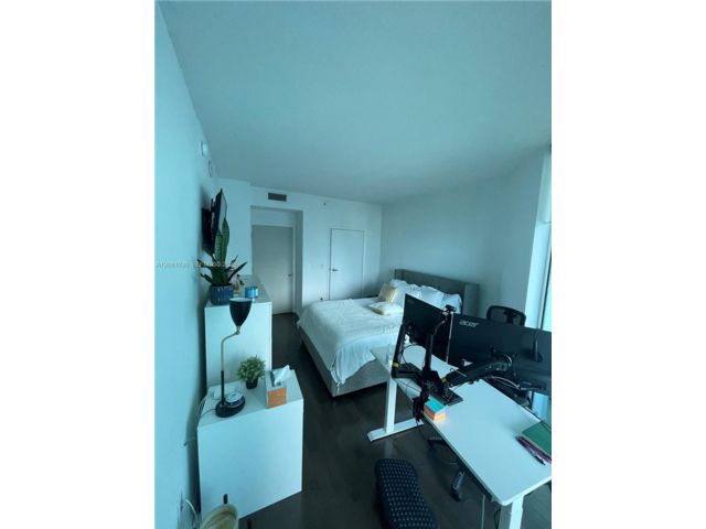 [PHOTO]
