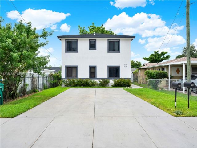  3 BR,  3.00 BTH &nbsp; style home in Miami