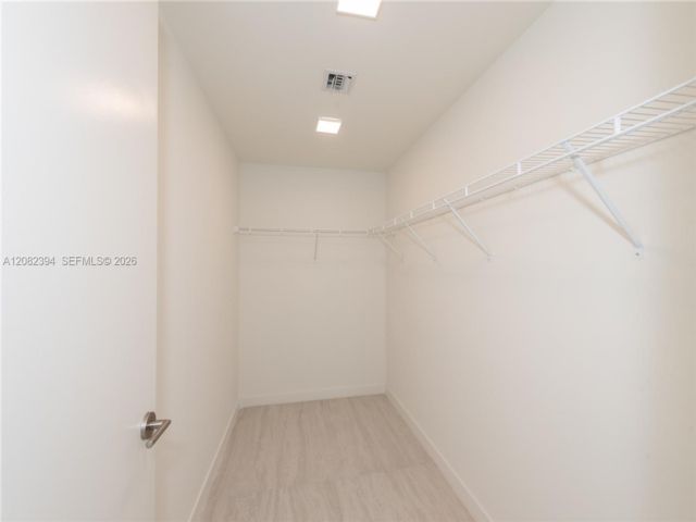 [PHOTO]