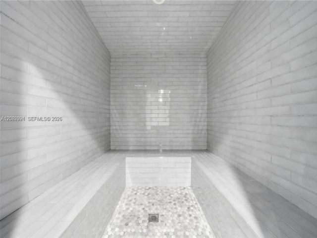 [PHOTO]