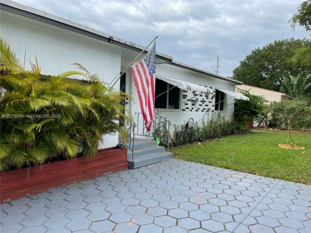  3 BR,  3.00 BTH &nbsp; style home in Biscayne Park
