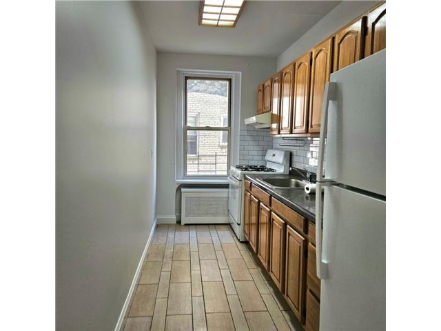  2 BR,  1.00 BTH &nbsp;Co-op style home in Midwood