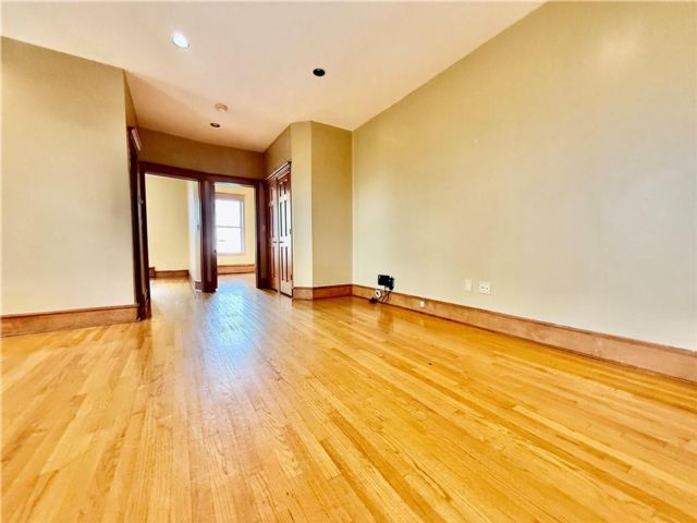  2 BR,  1.00 BTH &nbsp;Multi-family style home in Dyker Heights
