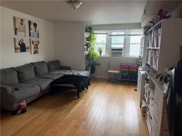  2 BR,  2.00 BTH &nbsp;Single family style home in Mariners Harbor