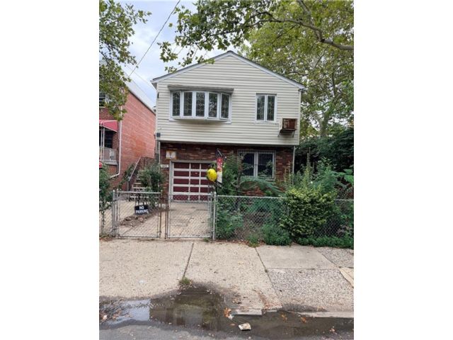 Studio,  0.00 BTH &nbsp;Multi-family style home in Canarsie