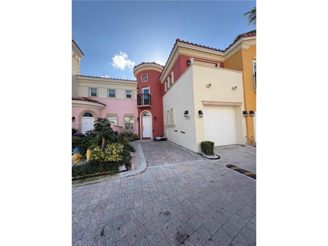  3 BR,  2.50 BTH &nbsp;Townhouse style home in Aventura