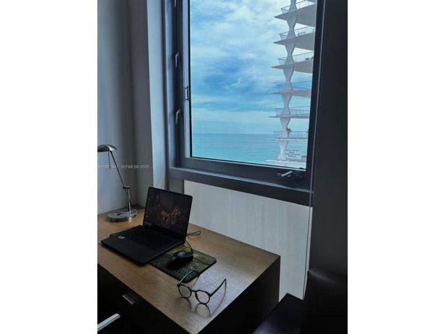 [PHOTO]
