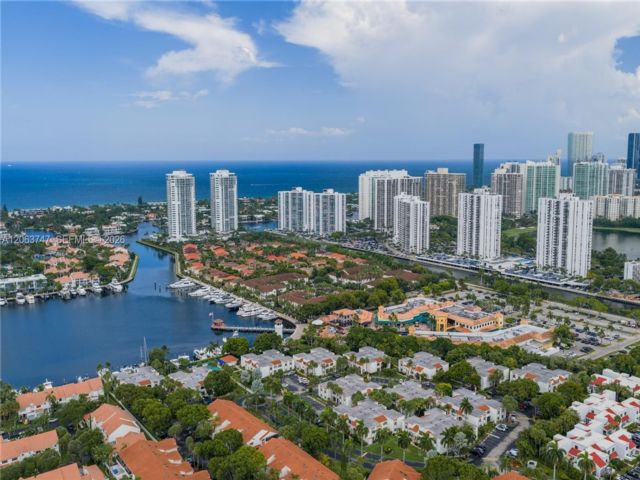  3 BR,  2.00 BTH &nbsp; style home in Aventura