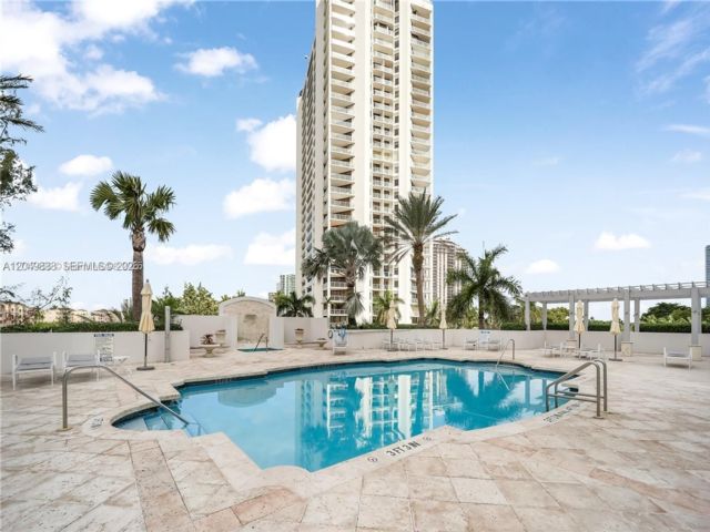  2 BR,  2.00 BTH &nbsp; style home in Aventura