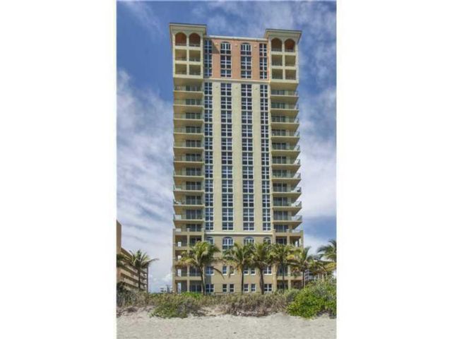  2 BR,  2.00 BTH &nbsp; style home in Hallandale