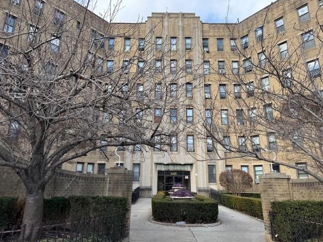  2 BR,  1.00 BTH &nbsp;Co-op style home in Midwood