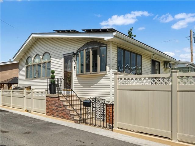  4 BR,  3.50 BTH &nbsp;Single family style home in Gerritsen Beach