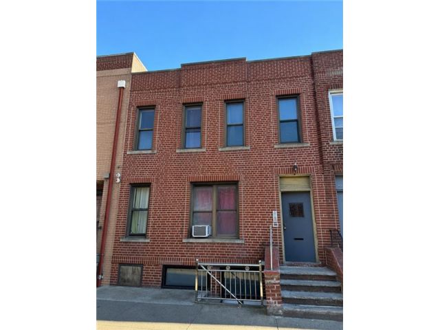  8 BR,  4.00 BTH &nbsp;Multi-family style home in Flatbush