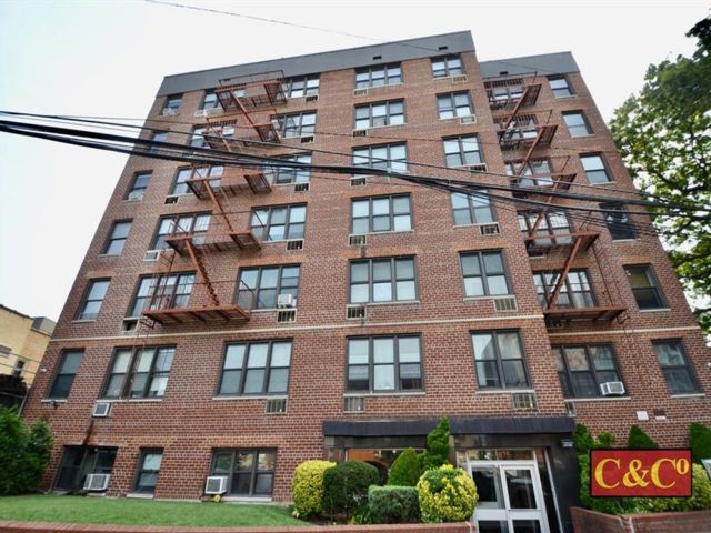  1 BR,  1.00 BTH &nbsp;Co-op style home in Sheepshead Bay