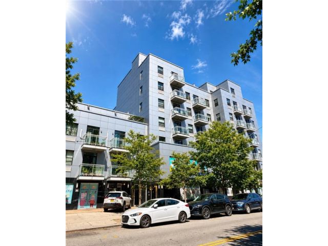  2 BR,  1.00 BTH &nbsp;Condominium style home in Bath Beach