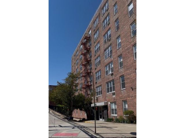  1 BR,  1.00 BTH &nbsp;Co-op style home in Kingsbridge Heights