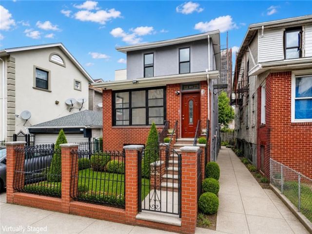  1 BR,  1.00 BTH &nbsp;Multi-family style home in Brighton Beach