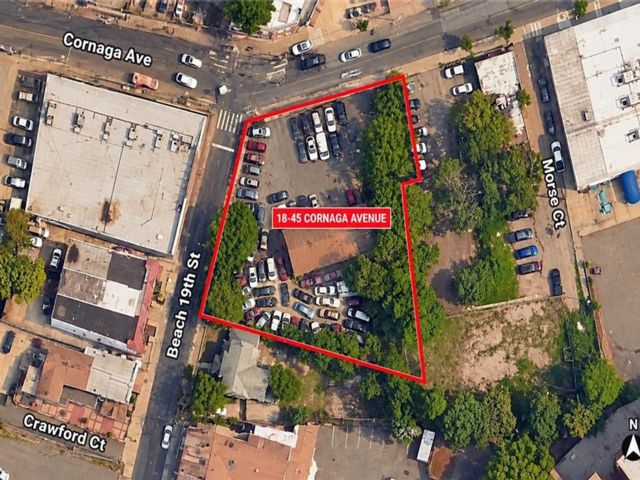 Lot <b>Size:</b>  &nbsp;Commercial style home in Far Rockaway