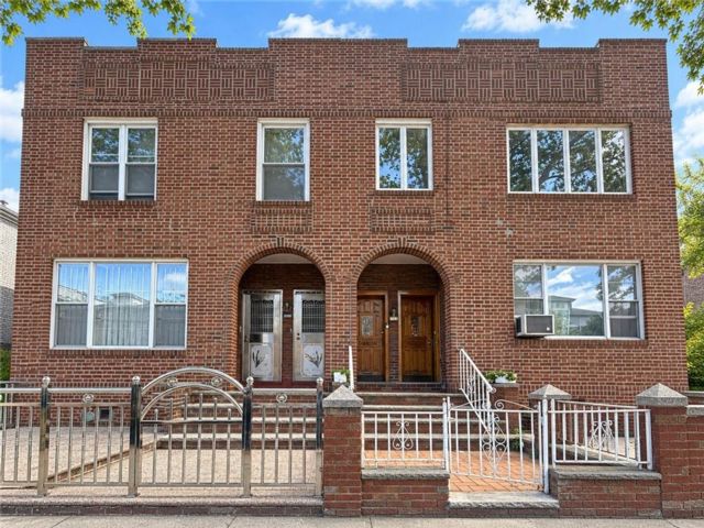Studio,  3.00 BTH &nbsp;Multi-family style home in Bensonhurst