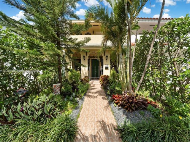  2 BR,  3.00 BTH &nbsp; style home in Biscayne Park