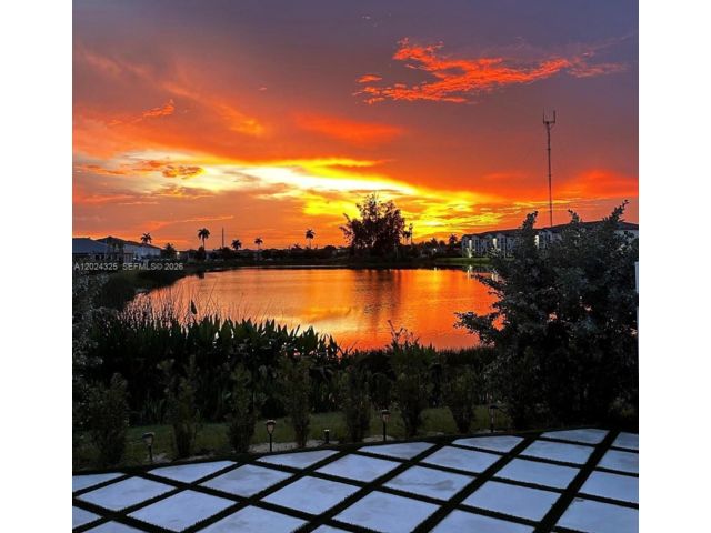  3 BR,  3.00 BTH &nbsp; style home in Miami