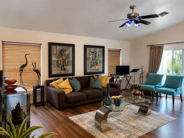 3 BR,  2.00 BTH &nbsp; style home in Hollywood