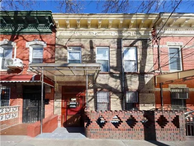 Studio,  0.00 BTH &nbsp;Multi-family style home in Bensonhurst