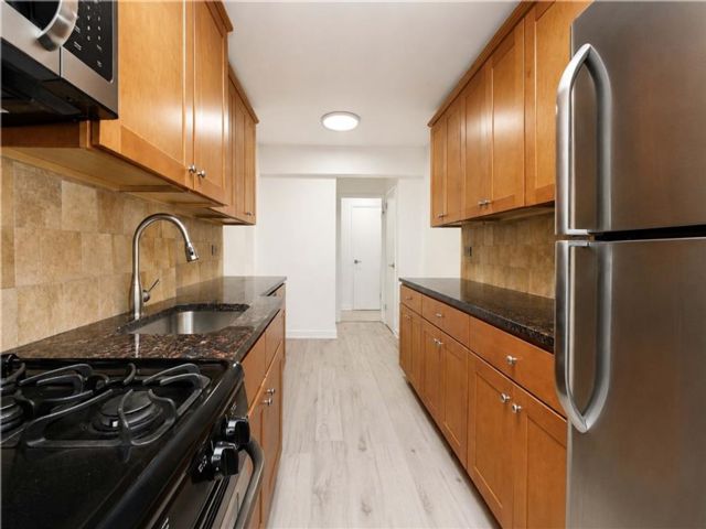  2 BR,  1.00 BTH &nbsp;Co-op style home in Windsor Terrace
