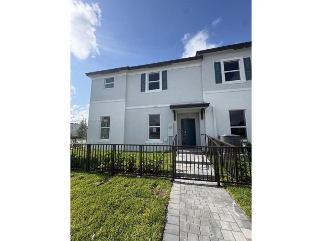  3 BR,  2.50 BTH &nbsp;Townhouse style home in Homestead