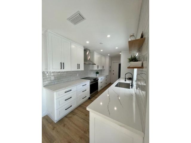 [PHOTO]