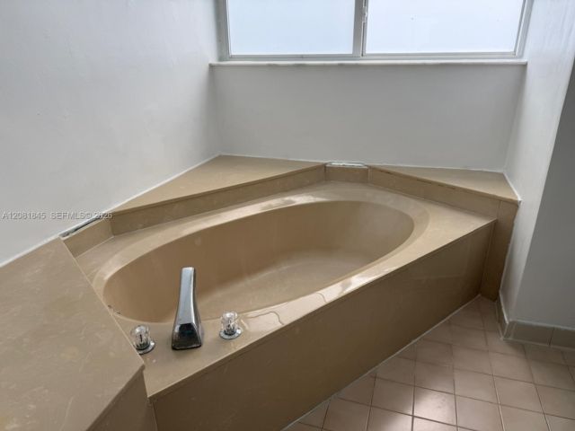 [PHOTO]