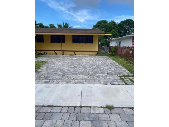  2 BR,  1.00 BTH &nbsp; style home in Biscayne Park