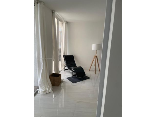 [PHOTO]