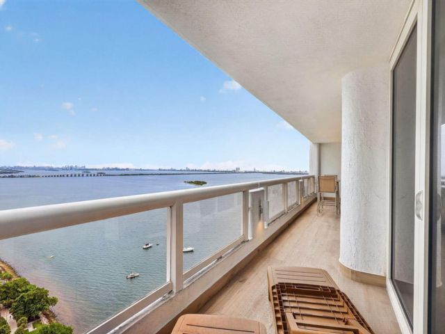  2 BR,  2.00 BTH &nbsp; style home in Miami