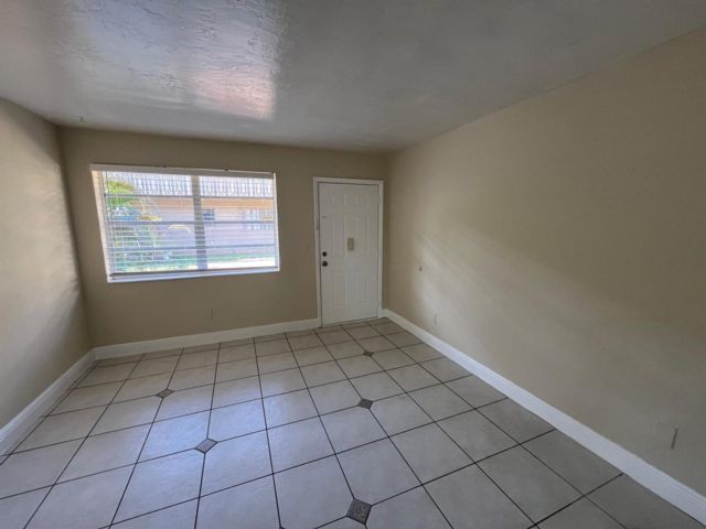  2 BR,  2.00 BTH &nbsp; style home in Biscayne Park