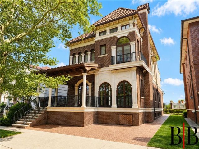  7 BR,  5.00 BTH &nbsp;Single family style home in Mill Basin