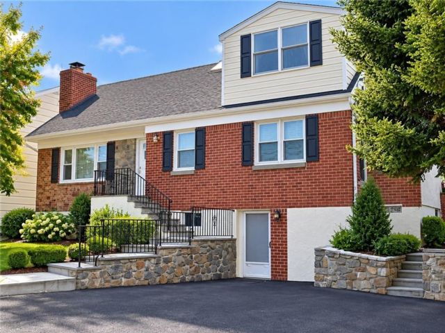  4 BR,  4.00 BTH &nbsp;Single family style home in Mamaroneck