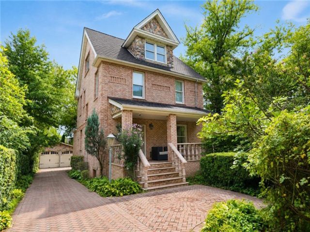  5 BR,  3.00 BTH &nbsp;Single family style home in Se Annandale